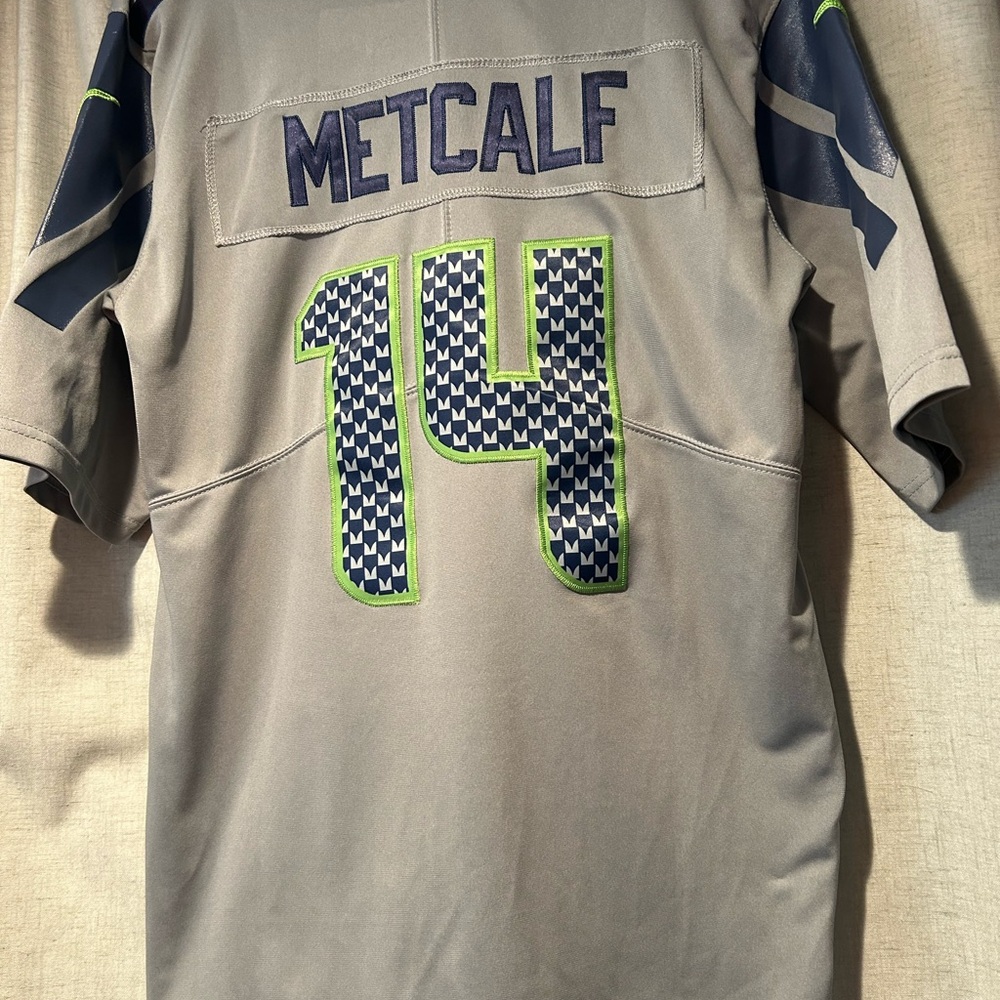 NIKE ELITE METCALF #14
Seattle Seahawks Jersey Sz
S Wolf Grey AUTHENTIC
